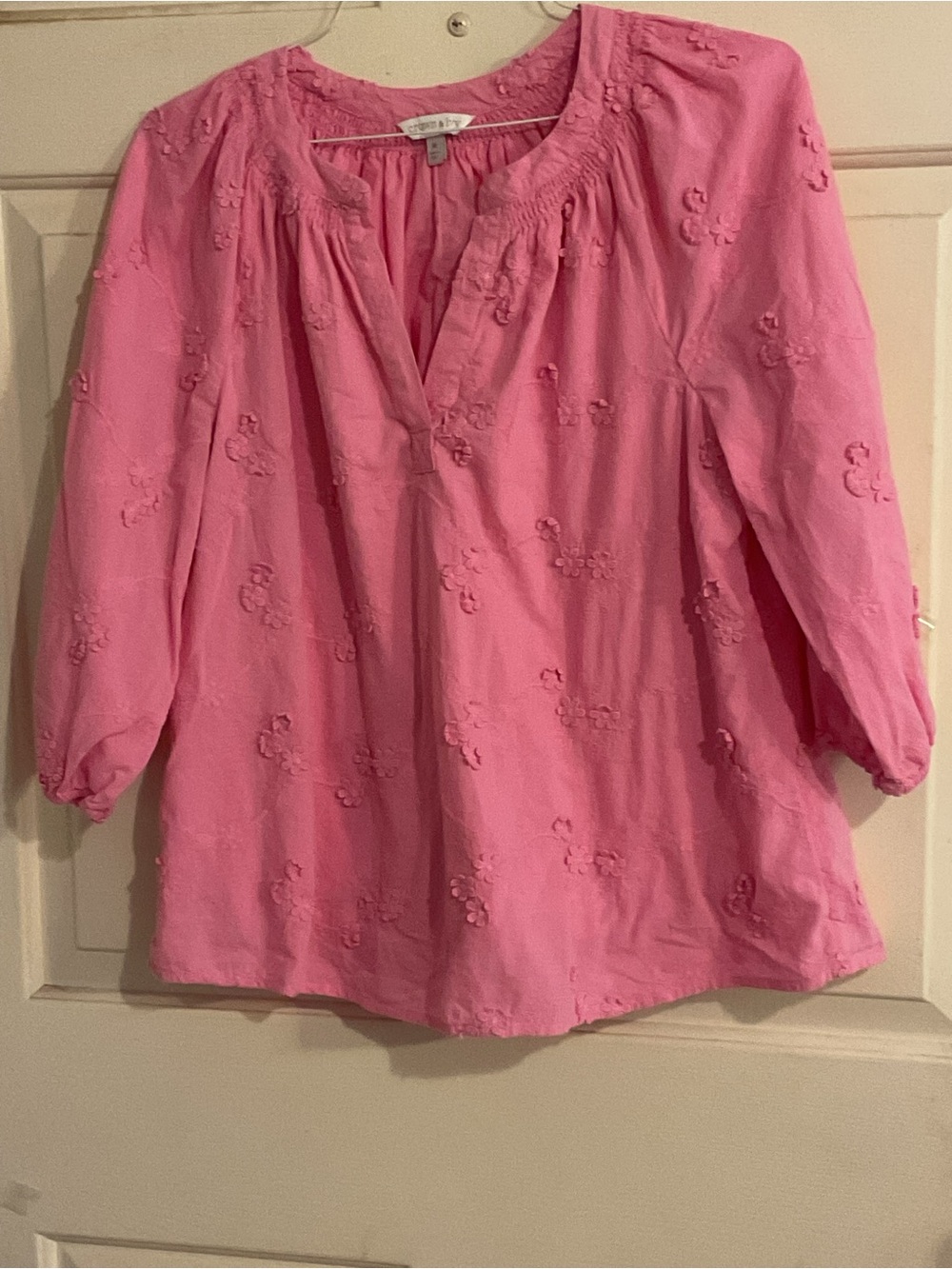 CROWN&IVY SZ.M. Pink Eyelet Split Neck Embroidered Peasant Blouse